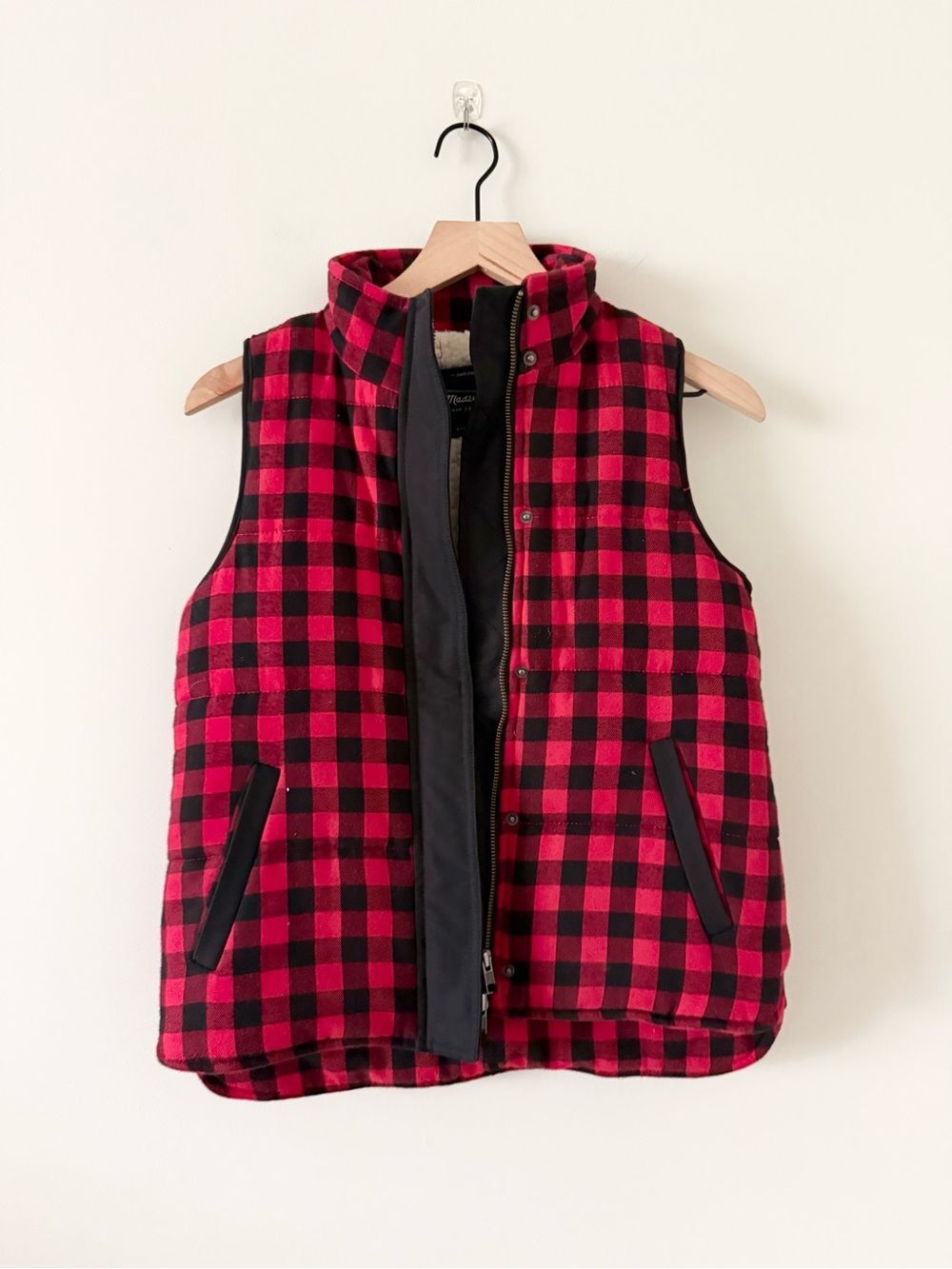 Madewell Sherpa-Lined Flannel Plaid Vest in Red & Black Size XS